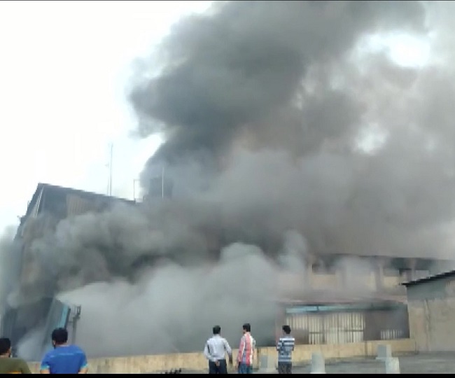 Major fire breaks out in cloth factory in Gujarat’s Surat, 18 fire ...