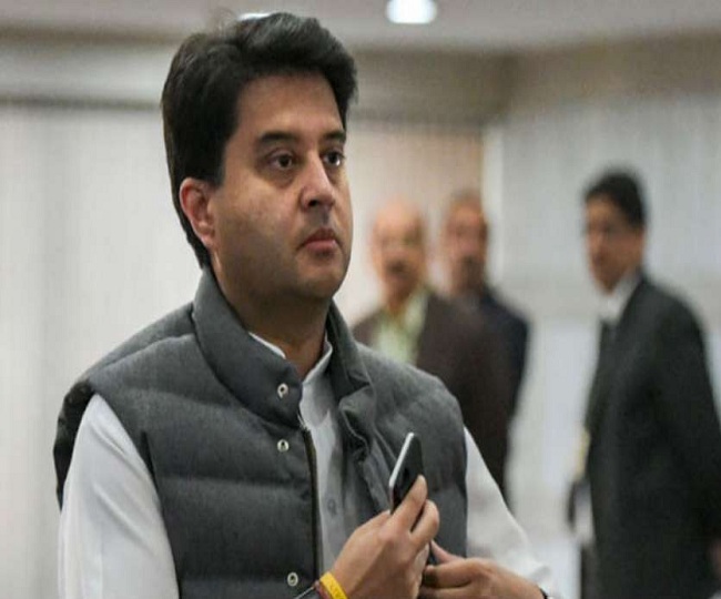 Jyotiraditya Scindia ditches Congress' stand on Article 370, says 'it's ...