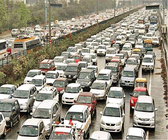 Heavy traffic on the Ring Road in South Extension, Delhi, India Stock Photo  - Alamy