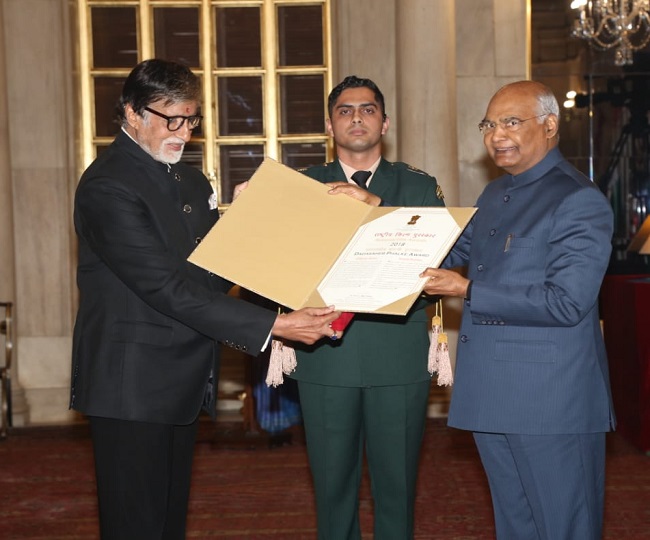 amitabh-bachchan-receives-dadasaheb-phalke-award-from-president-ram-nath-kovind