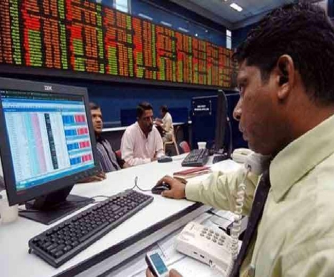 Sensex crosses 39,000 mark, metal and PSU banks gain