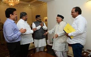 Maharashtra Power Tussle | BJP delegation meets Guv, says &lsquo;discussed legal..