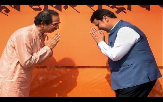 Fadnavis' resignation paves way for Sena-NCP-Congress govt, Uddhav set to..