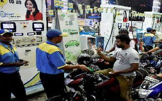 Fuel prices slashed for fourth consecutive day, petrol at Rs 73.95 per..