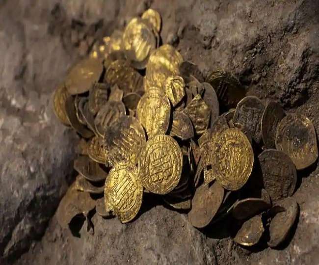 Teens strike gold in Israel: Cache of 1,100-year-old gold coins found ...
