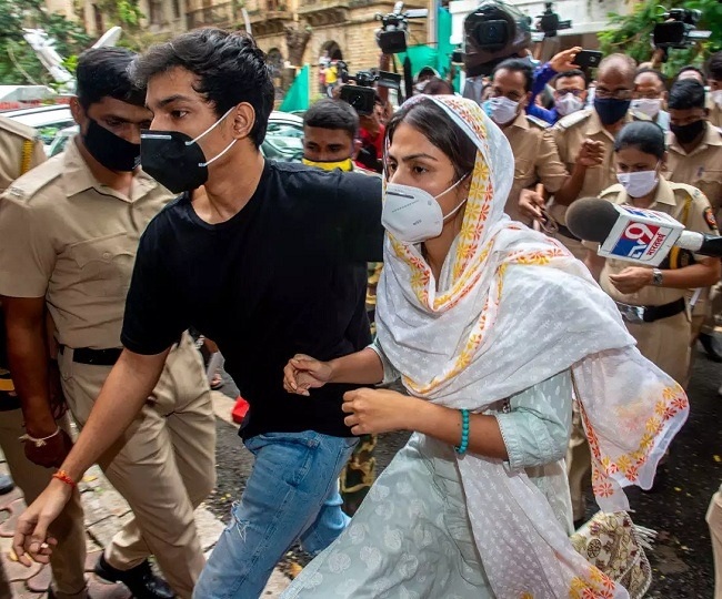 Sushant Singh Rajput Death: Mumbai Police to provide protection to Rhea Chakraborty on CBI's request