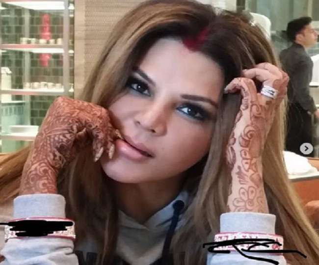 VIDEO! Rakhi Sawant raised her top in front of paparazzi and then ... |  NewsTrack English 1