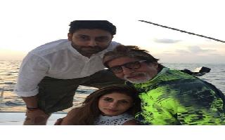&lsquo;Kaise itne badhe hogye&rsquo;: Nostalgic Big B shares adorable childhood..