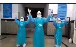 Video of Bengaluru doctors dancing in PPEs is breaking the Internet |..