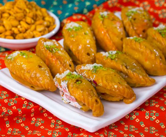 Holi 2020 Gujiya Recipe: How to make mouth-watering Gujiya on this festival  of colours