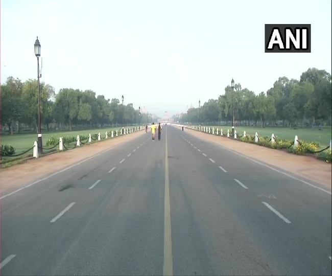 In Pics | Streets wear deserted look as Centre announces lockdown in 80 ...