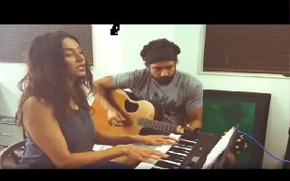 Farhan Akhtar and girlfriend Shibani Dandekar keep lockdown blues at bay..