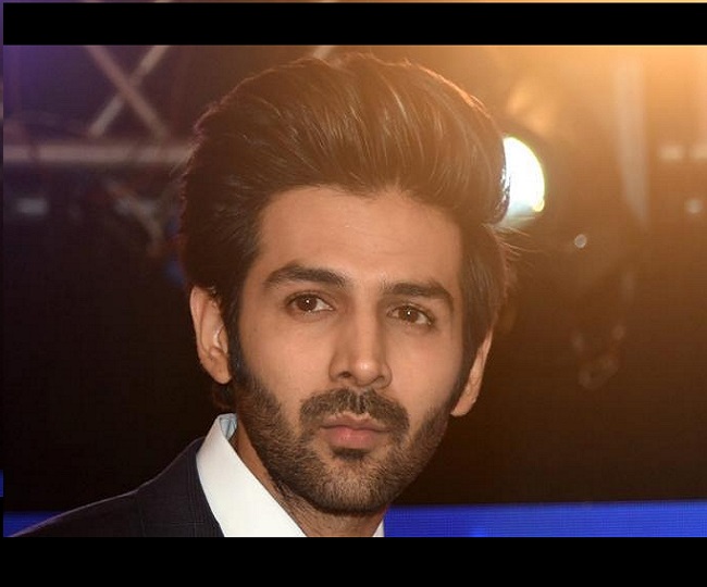 I will give one Kartik Aaryan gets a savage reply from his mother for  not sharing a post on Mothers Day  Watch
