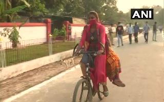 Bihar Elections 2020: First-time voter along with her grandmother arrive..
