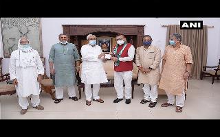 Former Bihar DGP Gupteshwar Pandey joins JD(U) ahead of Assembly Polls