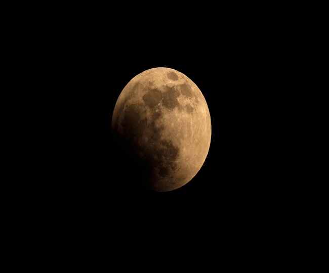 moon-is-rusting-without-air-liquid-water-on-its-surface-reveals-discovery-know-the-possible-reasons