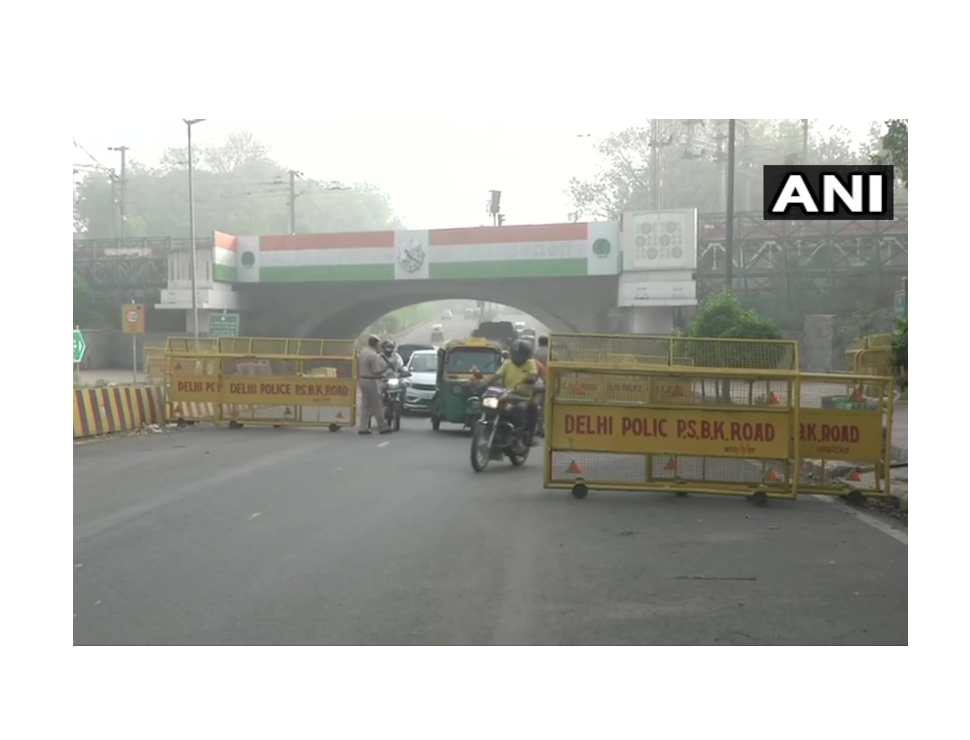 Delhi Weekend Curfew: National capital wears deserted look as curfew brings life to standstill | see pics