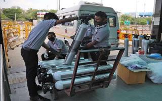 Coronavirus News LIVE | Delhi hospitals send SOS to Centre, Kejriwal amid oxygen shortage