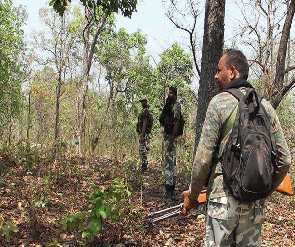 5 Crpf Personnel Martyred 9 Naxals Killed In Encounter In Chhattisgarh S Bijapur