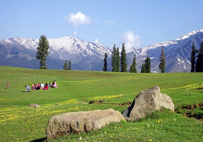 From Gulmarg to Auli, 10 places to visit in India to enjoy the winter season at its best