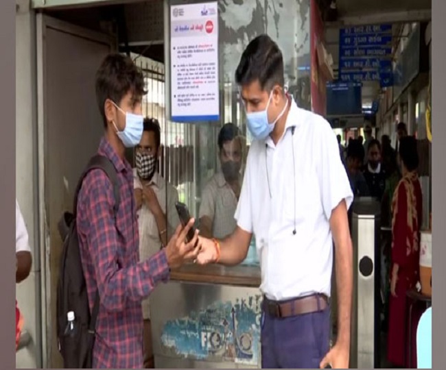 Delhi logs over 900 Covid cases, above 2,500 in Mumbai as Omicron leads ‘tsunami of infections’