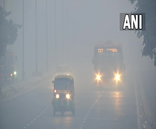 Shallow fog engulfs Delhi as mercury falls; AQI continues to remain 'very poor' 