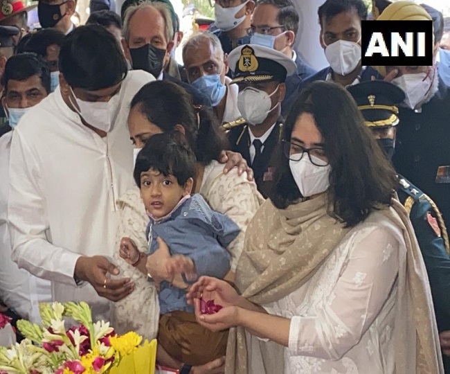 General Bipin Rawat Funeral: Daughters Tarini And Kritika Perform Last ...