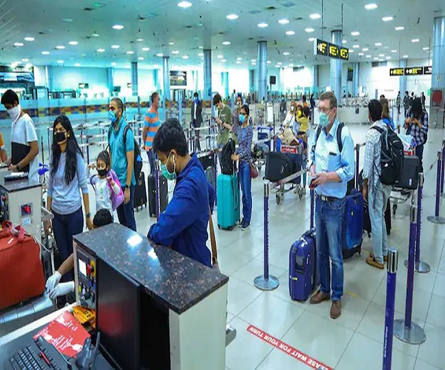 Omicron Scare: Int'l passengers in Mumbai to receive 'health-monitoring' calls 5 times a day; know why
