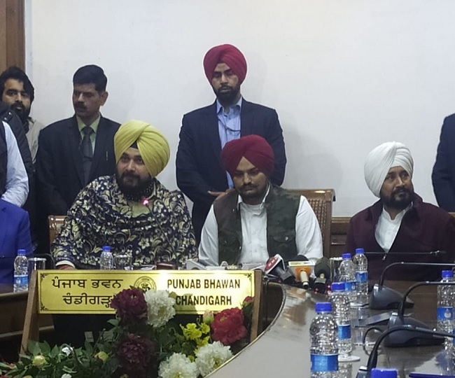 Sidhu Moose Wala, booked for firing AK-47 rifle, joins Congress ahead of Punjab Polls 2022