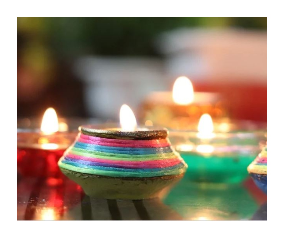 Diwali 2021: दिवाली के खास मौके पर अपनों को भेजें ये शुभकामना मैसेज