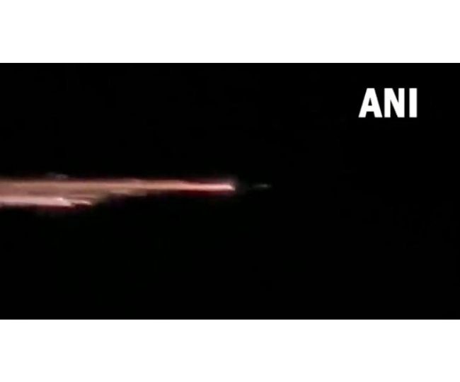 WATCH: Meteor shower or rocket re-entry lights up skies of Maharashtra ...