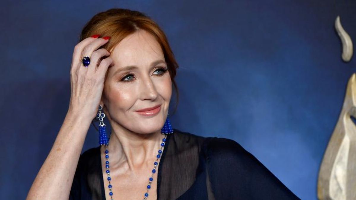 JK Rowling Receives Death Threat For Condemning Attack On Salman Rushdie