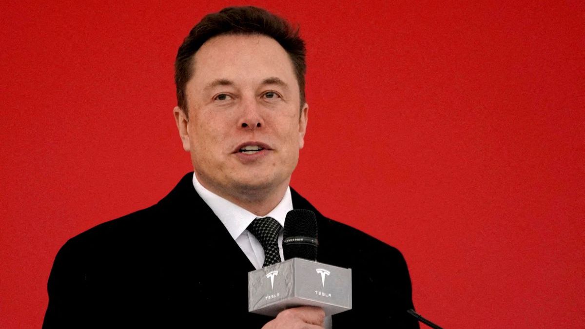 Elon Musk Has Sold Tesla Shares Worth $6.9 Billion, But Why?