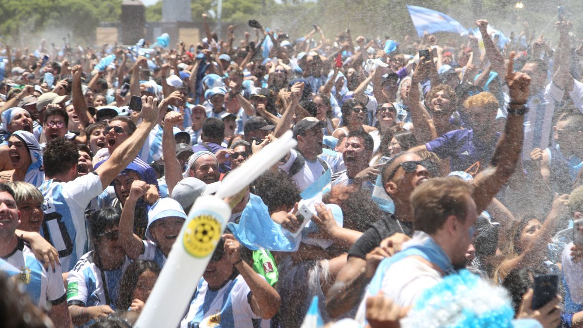 Argentina Fans Throng Streets Of Buenos Aires To Celebrate Incredible World Cup Title | Watch