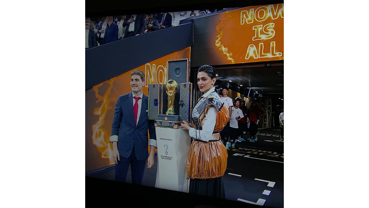 In Pictures, Deepika Padukone unveils the FIFA World Cup trophy along with  Spanish goalkeeper Iker Casillas