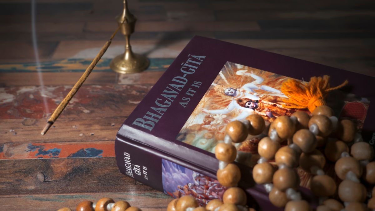 gita-jayanti-2022-important-life-lessons-to-learn-from-the-holy-book-bhagavad-gita