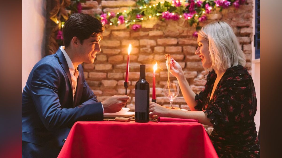 Confused On How To Start Conversation On First Date? 20 Best Questions That Are Conversation Starter