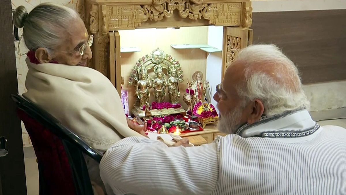 PM Modi Mother Death: PM Reaches Ahmedabad After Mother Heeraben Passes ...