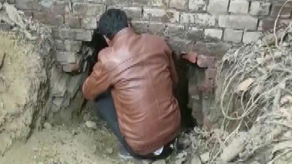 Thieves Dig 10-Foot Deep Tunnel, Steal Gold Worth Rs 1 Crore From SBI Kanpur  Branch