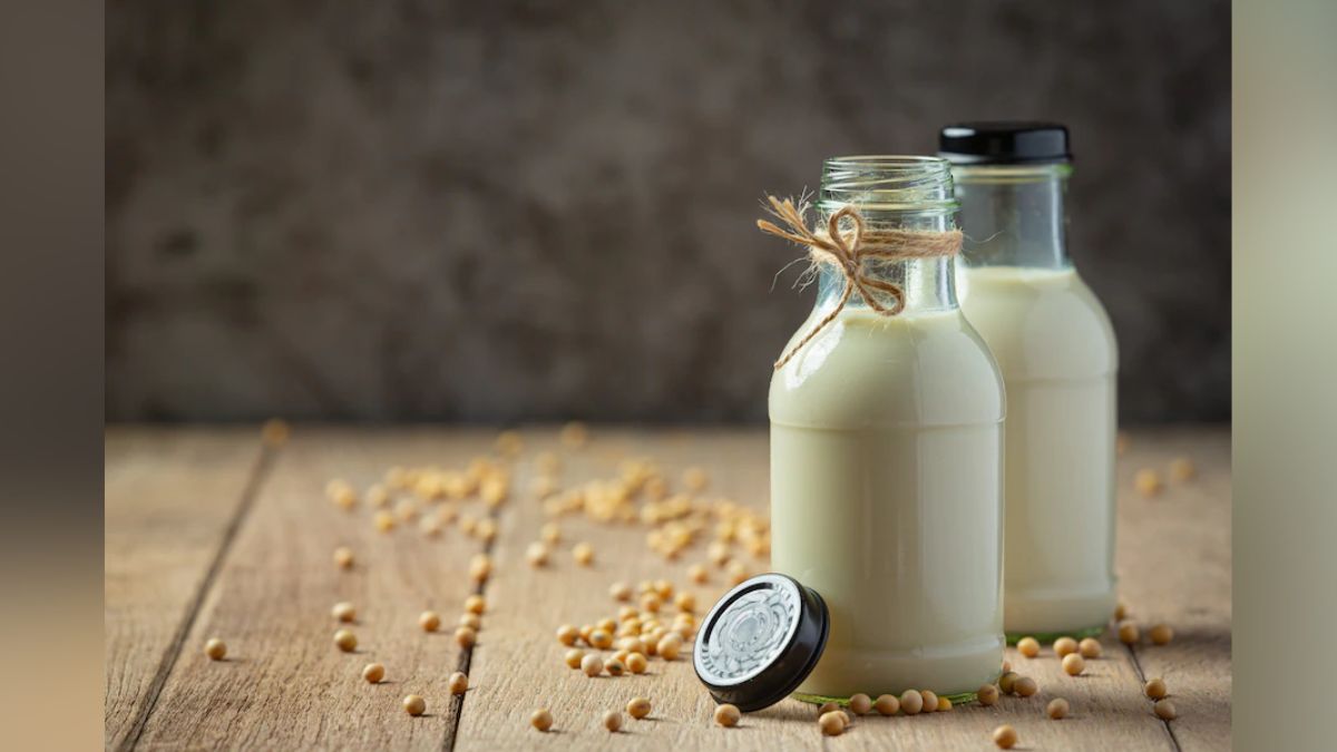 4 Benefits Of Raw Milk For Healthy And Glowing Skin