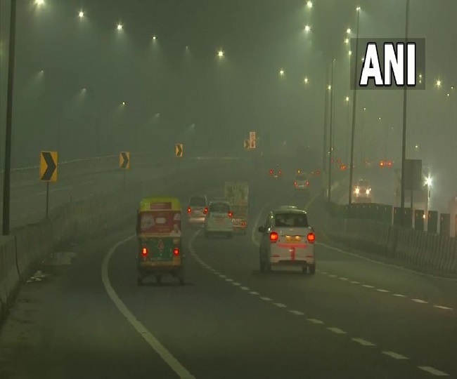 Dense fog shrouds Delhi as mercury dips to 9.6 degrees Celsius; AQI slips back to 'very poor' zone