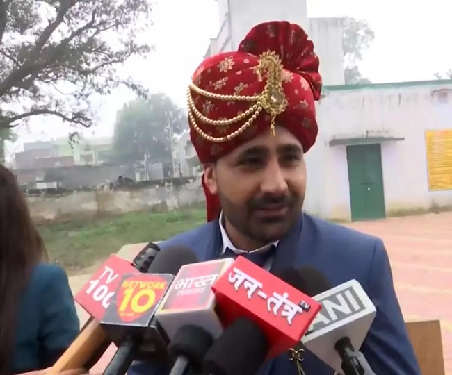 UP Polls 2022: Bridegroom casts his vote ahead of marriage, says 'pehle matdaan, uske baad bahu' | Watch