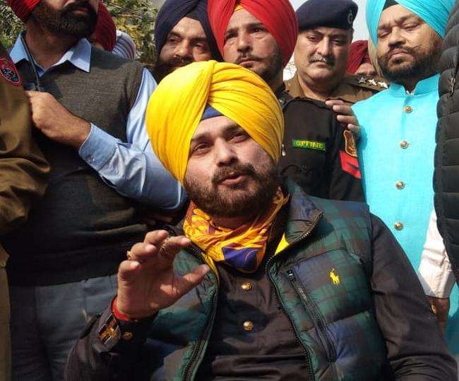 'People at top wants weak CM who can dance to their tunes': Navjot Sidhu's fresh barb at Congress leadership