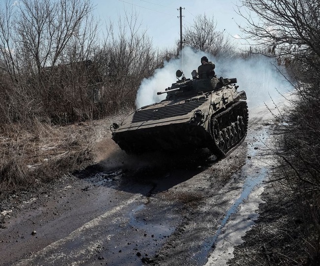 Ukraine Tensions: Russians 'poised to strike', warns US; Putin oversees ...