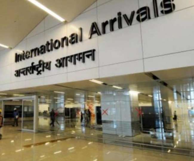 Omicron Scare: 7-day mandatory home quarantine, samples for COVID test among new rules for int'l arrivals in India