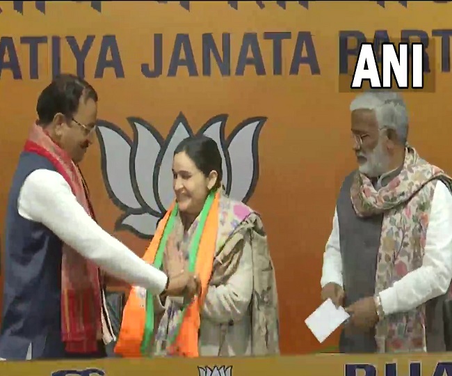 Massive setback for Samajwadi Party as Mulayam Singh Yadav's daughter-in-law Aparna Yadav joins BJP