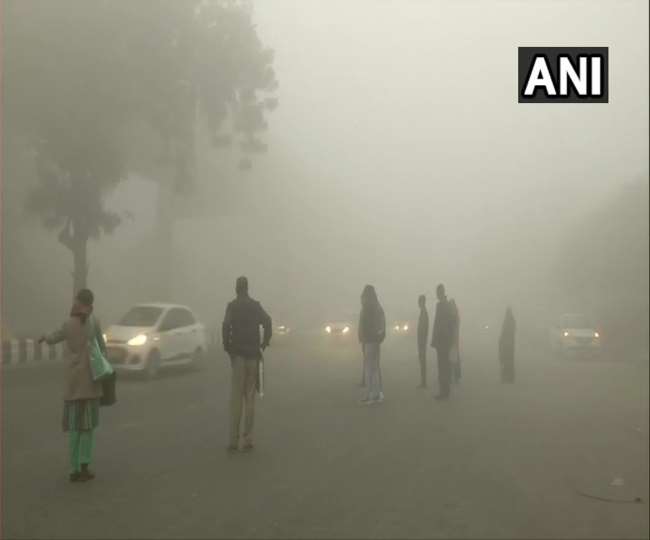 Delhiites wake to foggy morning as mercury drops to 8 degrees Celsius, cold day conditions predicted; AQI turns 'very poor'