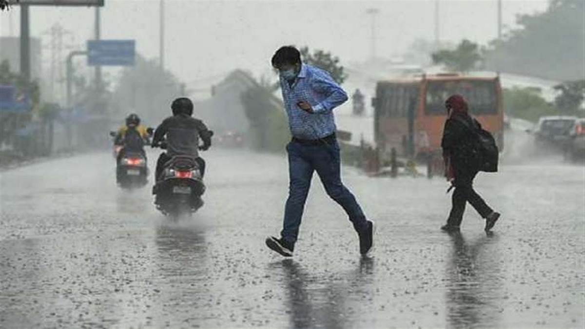 Relief For Delhiites As Heavy Rains Lash Parts Of Delhi Traffic Affected 2597