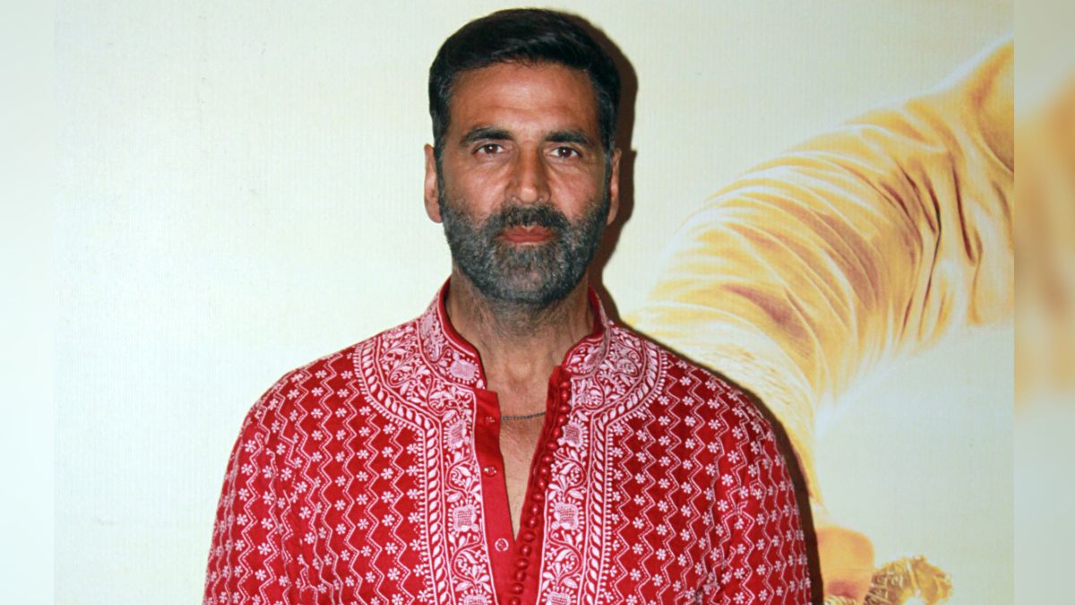Akshay Kumar Becomes India's Highest Taxpayer Again, Receives Honorary Certificate