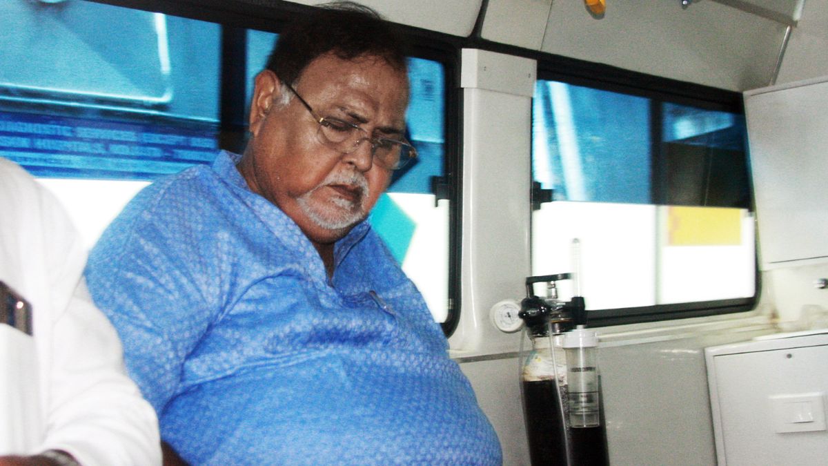 Bengal SSC Scam: Rs 20 Crore Cash Found In Fresh Raid; Partha Chatterjee Refuses To Resign | Top Developments 